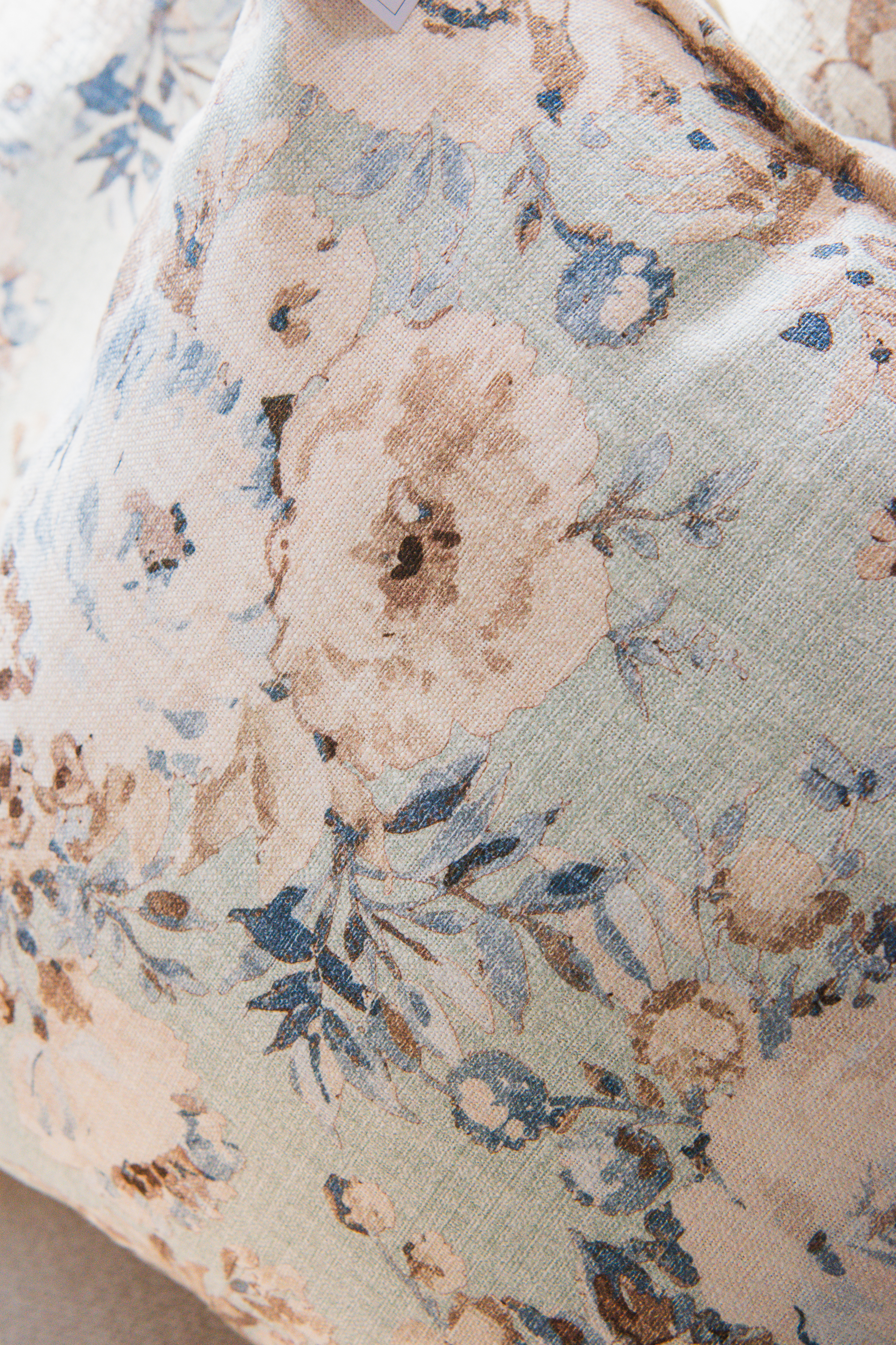 Kuddfodral Rosehill Blue flower 50x50  2