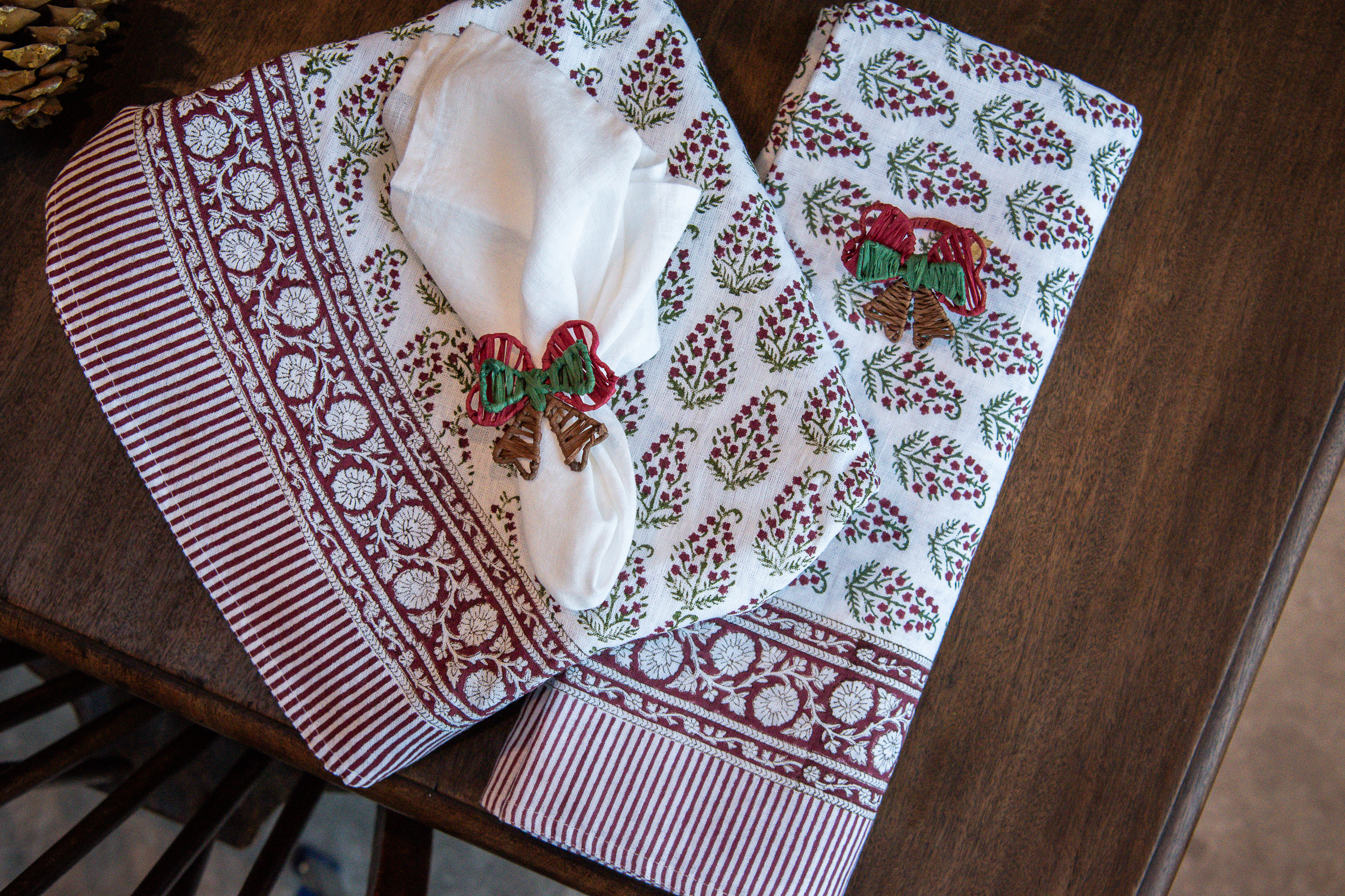 Duk Linne Persina Paisley Red Green White Rund 220cm