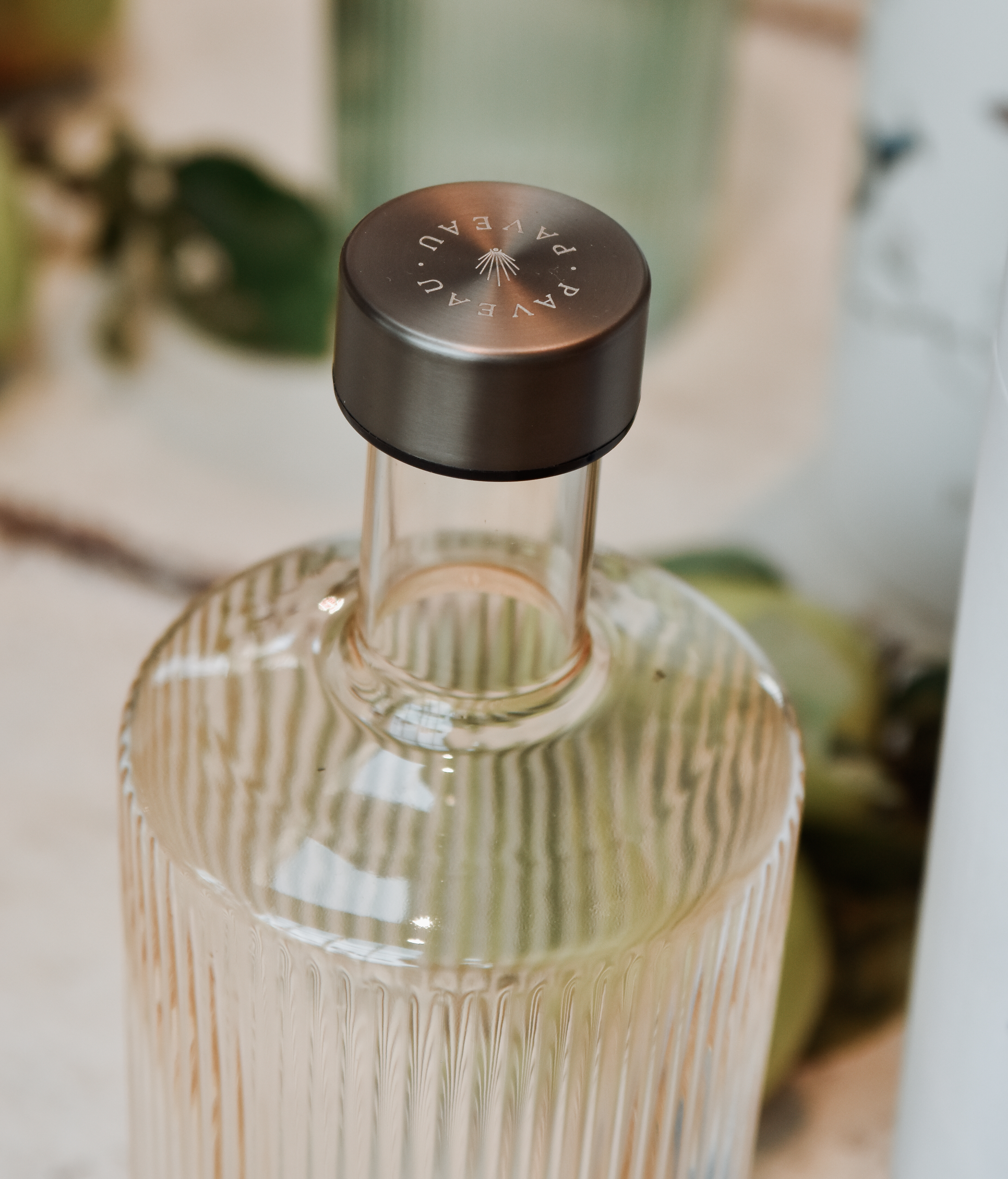 Räfflad glasflaska - Mocca 1