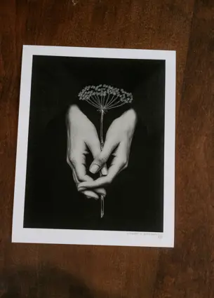 Art paper - Blomma i händerna