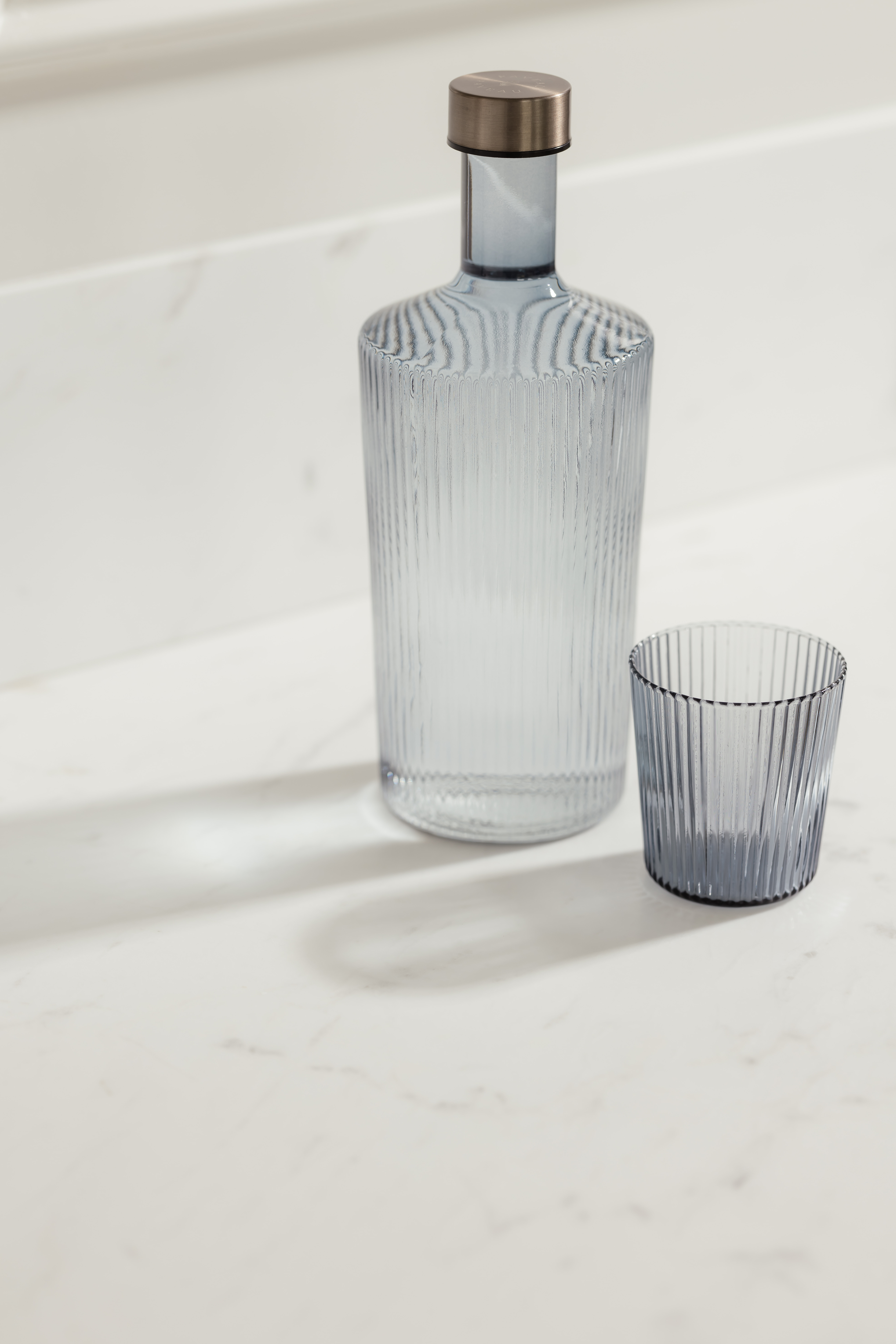 Räfflad glasflaska - Twilight Blue 1