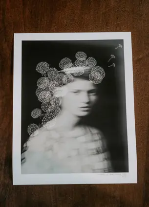 Art paper - Flicka med maskrosblommor i håret