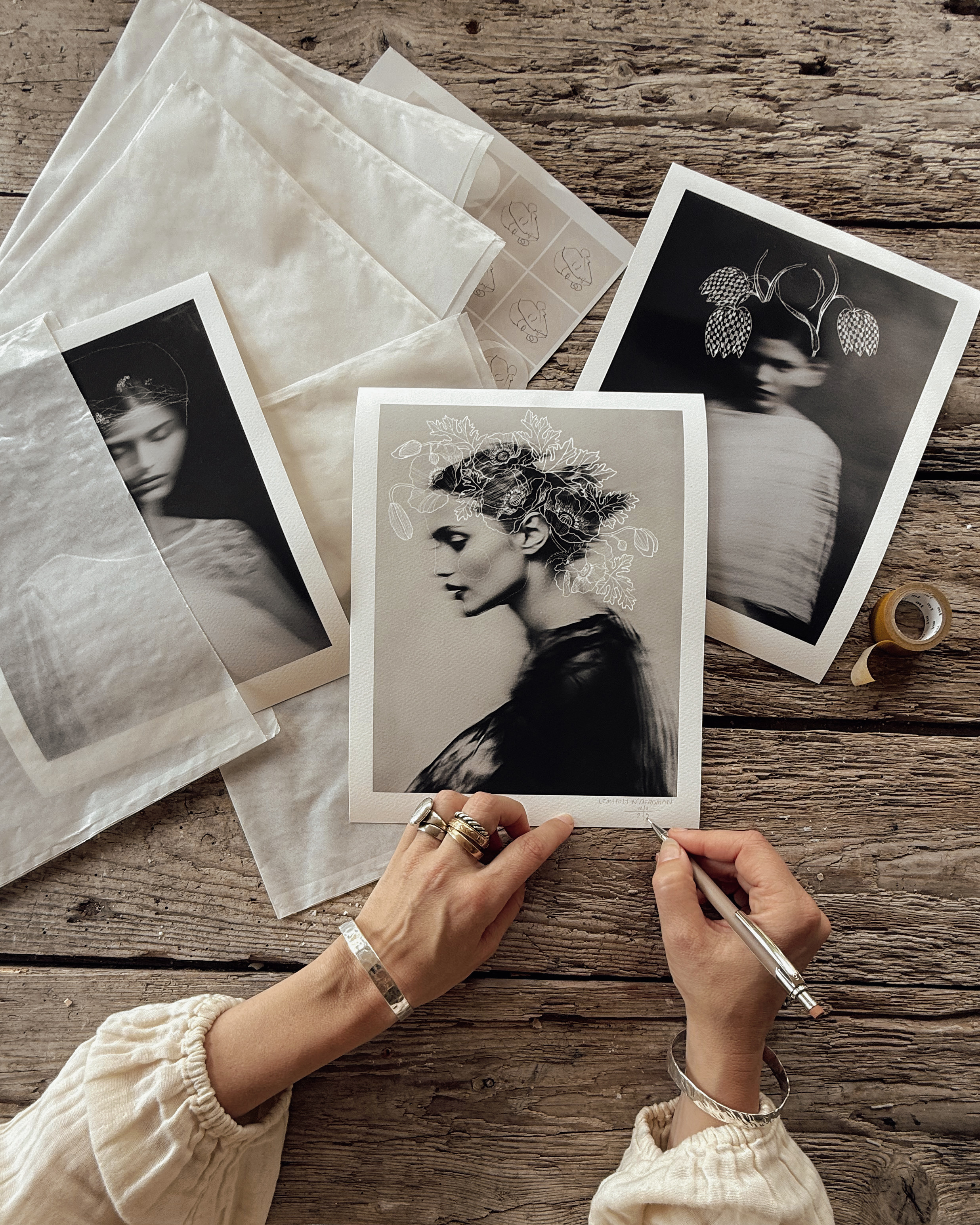 Art paper - Flicka med blomkrans i håret 1