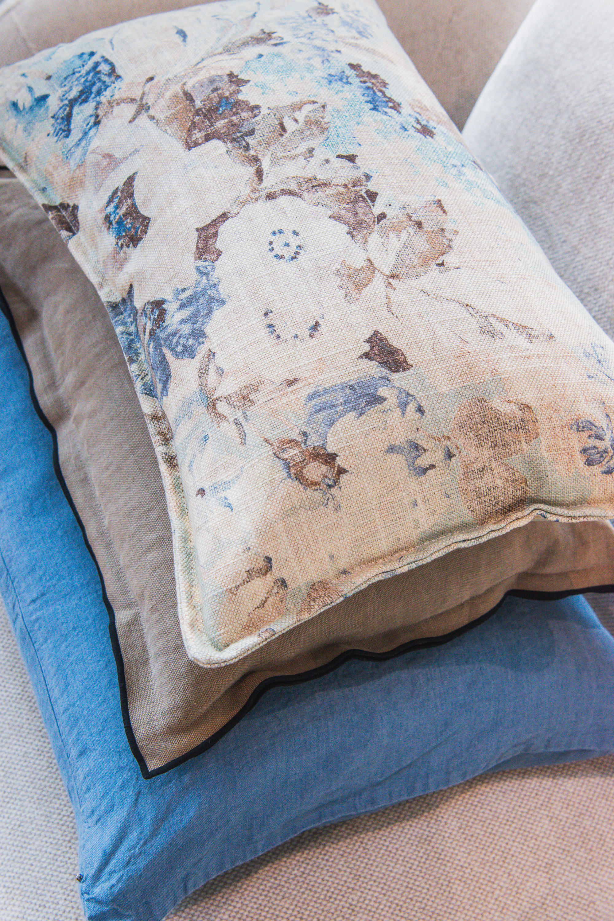 Kuddfodral Rosewood blue flower 60X40 