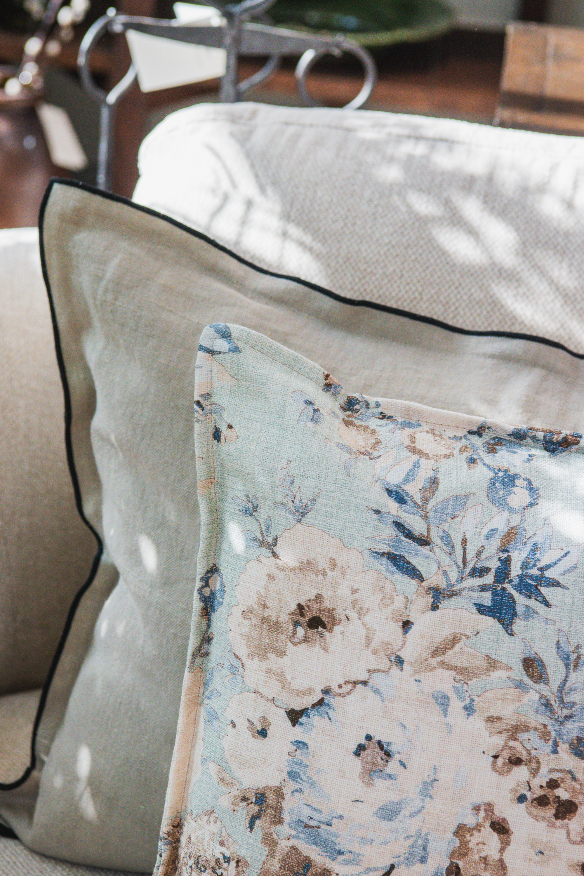 Kuddfodral Rosehill blue flower 60x40 1